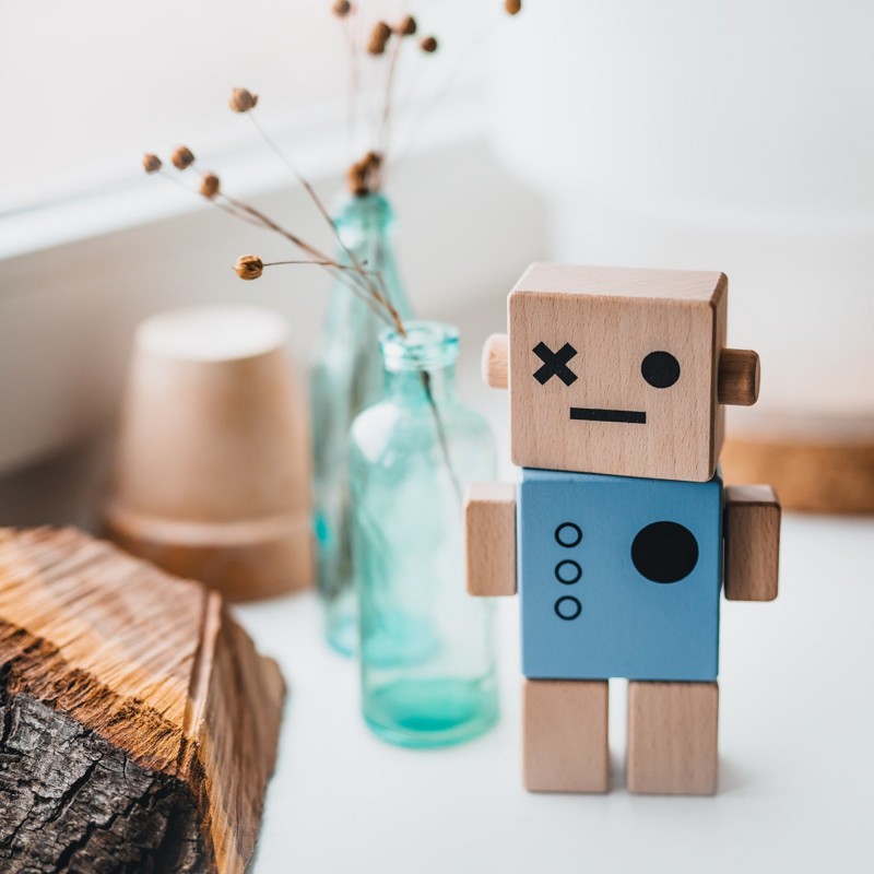 robot en bois bleu