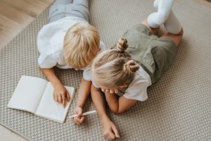 Idées décos de votre lit enfant : votre enfant est un aventurier ou un poète ?