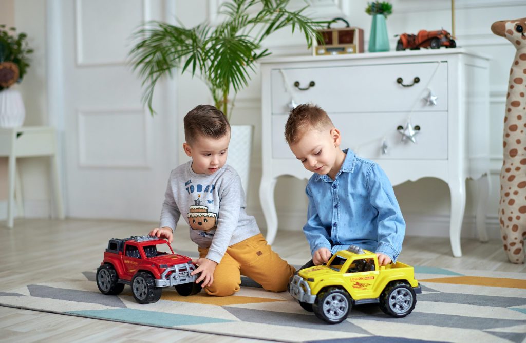 Vacances : Votre enfant souhaite inviter un ami à dormir pour les vacances