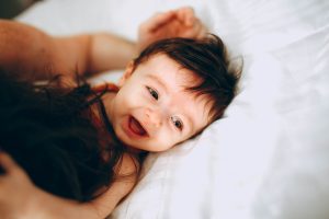 Quand mettre bébé dans un lit Montessori ?