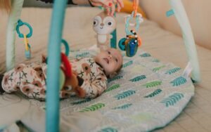 Quand commencer les jeux d&rsquo;éveil avec bébé ?