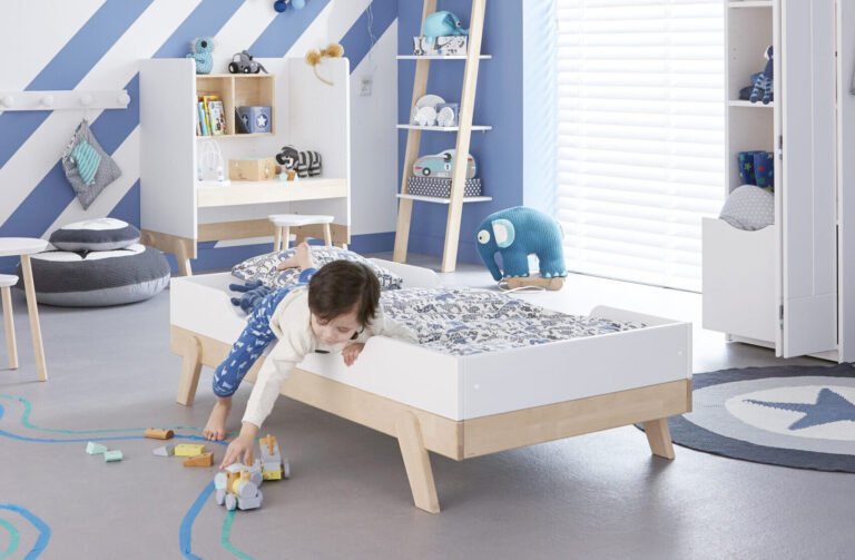 A quel âge enlever les barreaux du lit de bébé