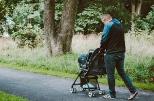 Quels accessoires facilitent le quotidien des jeunes parents ?