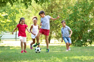 enfants jouent football